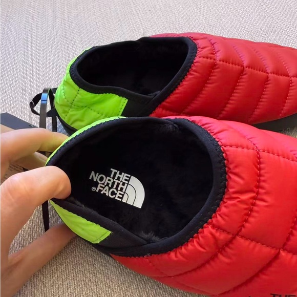 Brand New! North Face’s Men’s Thermoball Green and Red Shoes! Size 8, 9, and 11 - Picture 7 of 8